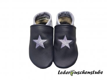 Lederpuschen dunkelblau- hell lila  mit Stickerei Stern hell lila